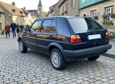 bwm 5: Хэтчбек 5‑дверный, черный, с наклейкой Madison на борту. Кузов в — 1