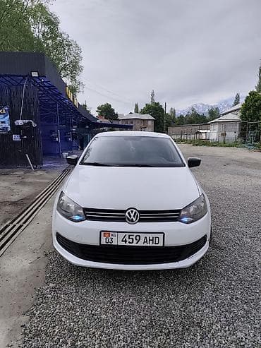 кормушки для животных: Volkswagen Polo: 2014 г., 1.6 л, Механика, Бензин, Седан — 4