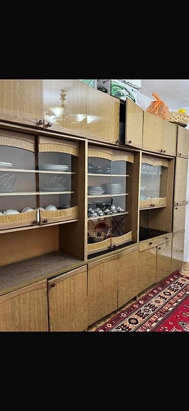 шкафы для одежды: Стенка-шкаф, Тип стенки-шкафа: Модульная, Для зала, Особенности: Для хранения посуды — 2