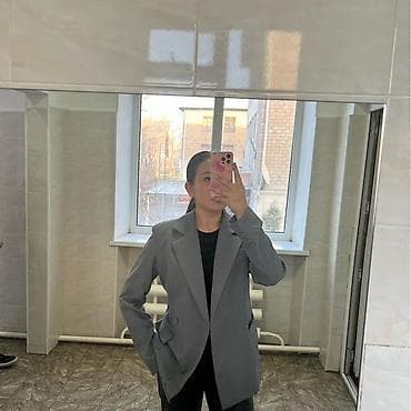 Пиджак серый размер м почти новый пришел как брак нету внутри at lalafo.kg Пиджак серый размер м почти новый пришел как брак нету внутри