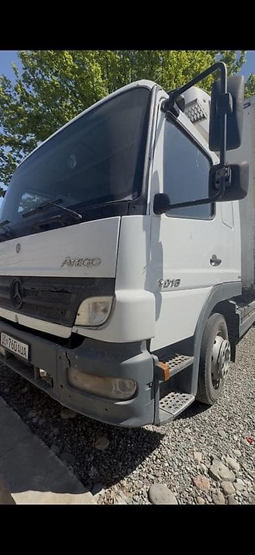 atego 818: Грузовик, Mercedes-Benz, Стандарт — 1