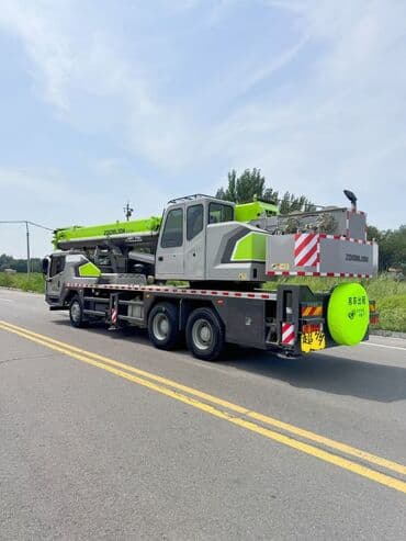 на железных номерах: Автокран, Zoomlion, 2020 г., от 30 м — 3