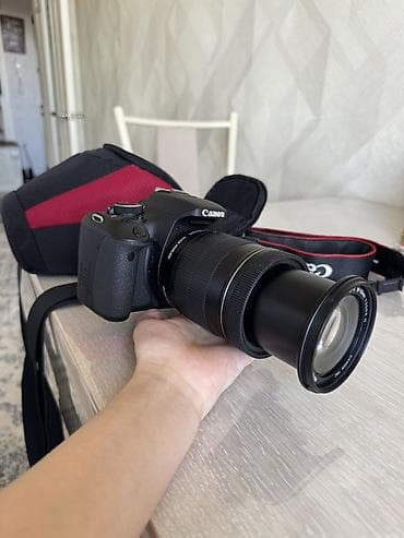 фотоаппарат canon: Зеркальная фотокамера Canon с поворотным экраном Комплект: - Камера — 2