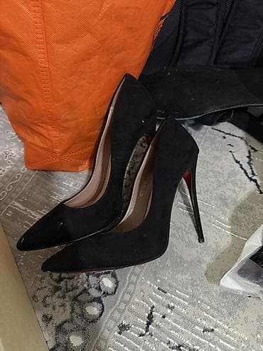 лабутены обувь: Туфли, 36, Christian Louboutin, Б/у, цвет - Черный — 2