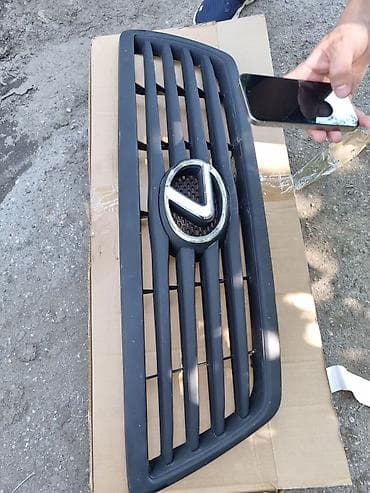 lx 470: Решетка радиатора Lexus — 1