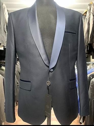 Носки и белье: Элегантный мужской смокинг черного цвета, предназначенный для — 3