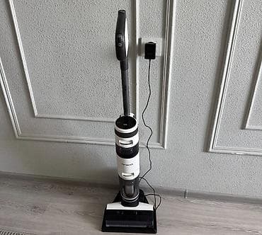 Вертикальный беспроводной пылесос для сухой и влажной уборки. -