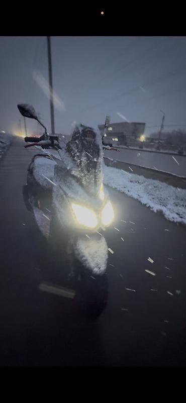 ютто 250: Скутер/мопед городского типа - Компоновка: классический скутер с — 1