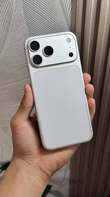 sd 128: IPhone 17 Pro Max, Б/у, 256 ГБ, Серебристый, Зарядное устройство, Защитное стекло, Чехол, 100 % — 1