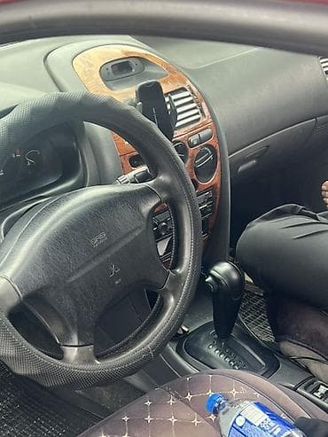 peugeot 406: Mitsubishi Carisma: 1996 г., Автомат, Седан — 2