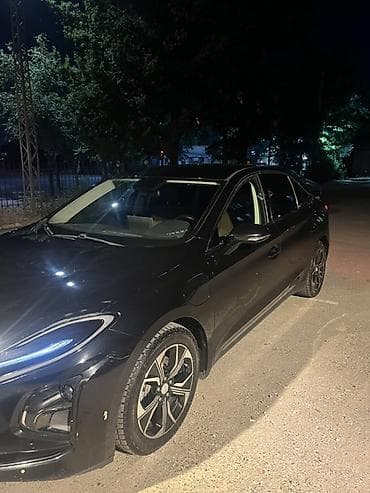 bmw 5 series: Электромобиль Hongqi E-QM5 (седан) - Кузов: 4-дверный седан, черный — 2