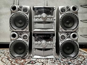 Продаю недорого нижний JVC музыкальный центр есть AUX есть и другие