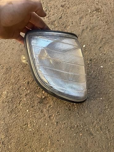 левое боковое зеркало: Левый поворотник Mercedes-Benz Б/у — 1