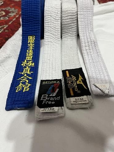 войеный форма: 4 формы и 4 пояса 
1 форма и 1 пояс 700 — 3