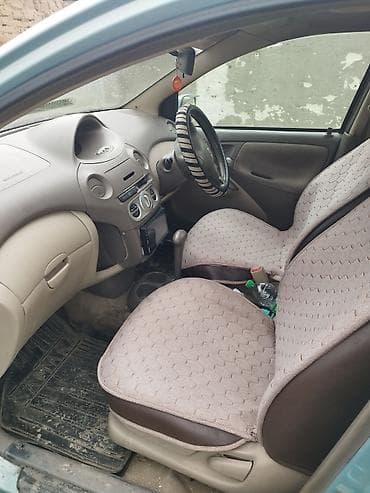 вариант бар: Toyota Platz: 2003 г., Автомат, Бензин, Седан — 4