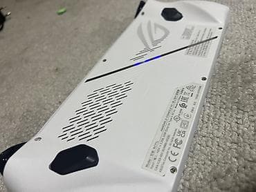 Портативная игровая консоль ASUS ROG Ally (белая) продам или обменяю