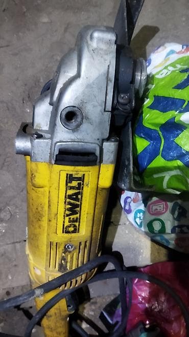 аренда шлифовальная машинка: Угловая шлифмашина (болгарка) DeWALT D28490-LIRU TYPE 05 - Мощность — 3