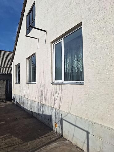 Продается жилой дом с большим крытым двором и гаражом. Основные