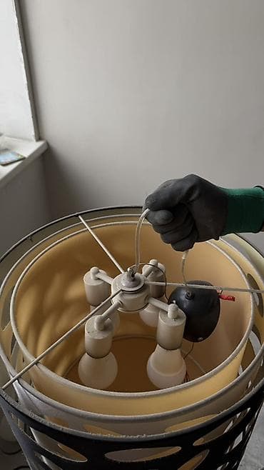 study lamp: Срочно продаю б/у люстру с стильным дизайном. 45 диаметр см, 45 — 3