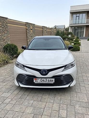 Toyota Camry: 2018 г., 2.5 л, Вариатор, Гибрид, Седан — 3