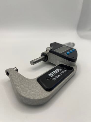 измерительные инструменты: Цифровой Микрометр Бренд: DITRON Диапазон измерения: 25-50 мм Класс — 3