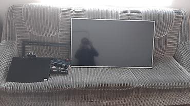 большие телевизоры: LED-телевизор/монитор с диагональю примерно 32–40". Тонкая рамка — 1