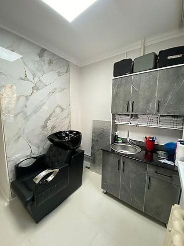 ломбард кредит: Барбершоп 45 м², 2 комнаты, С ремонтом, С оборудованием, Многоэтажное жилое здание, 1 линия — 3