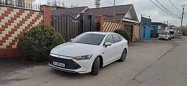 byd e2 2021: BYD Qin: 2022 г., 1.5 л, Автомат, Гибрид, Седан — 1