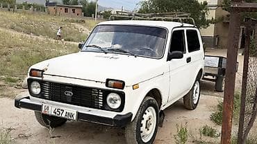 машина жыгули: ВАЗ (ЛАДА) 4x4 Niva: 2000 г., 1.5 л, Кол менен иштөөчү, Бензин, Жол тандабас — 1
