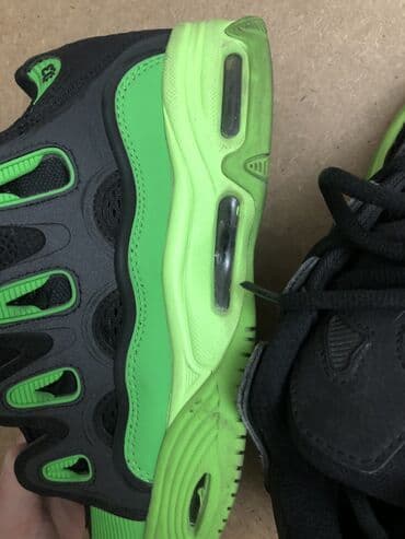 срочно продаю в связи с переездом: Эркектердин кроссовкасы, 42, DC, Жаңы, түсү - Кара, Өзү алып кетүү — 2