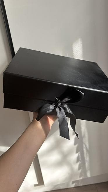 Гирлянды: Подарочный набор в черной коробке с лентой «Just for you». 🎁 Подарок — 4