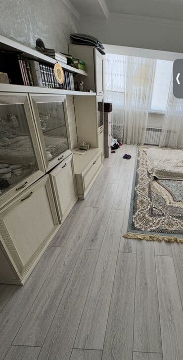 продаю бу кухонный шкаф: Модульная гостиная/стенка в классическом стиле, цвет светлый — 2