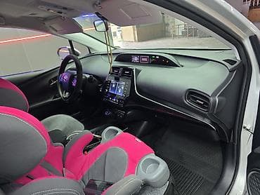 passat b2: Toyota Prius: 2021 г., 1.8 л, Автомат, Гибрид, Хэтчбэк — 4