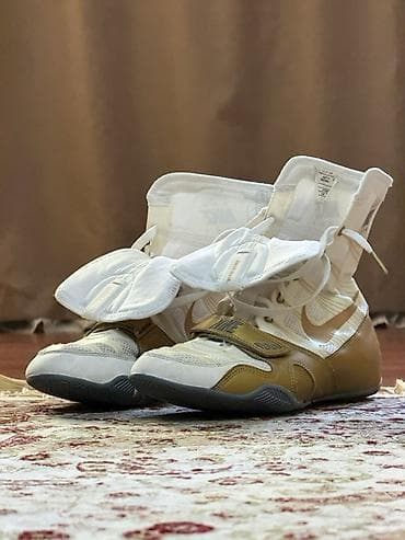 Личные вещи: Nike HyperKO — профессиональные боксерские ботинки Размер 10.5 цвет — 1