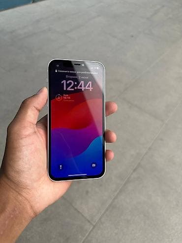 iphone 16 e: IPhone 12, Б/у, 64 ГБ, Белый, Чехол, 75 % — 1