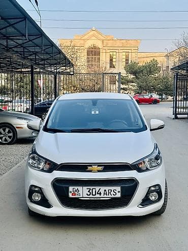Chevrolet Spark: 2016 г., 1 л, Автомат, Бензин, Хэтчбэк