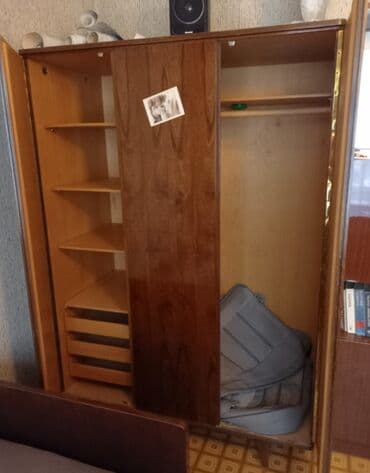 гардеробный шкаф цена: Продаю шифоньер длина 1,25м, высота 1,8м, глубина 0,6м. Полированный — 3