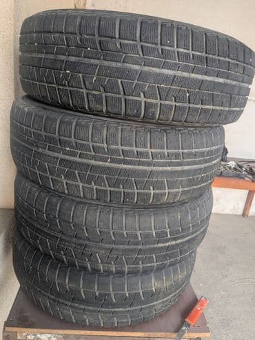 гольы 4: Шины 215 / 65 / R 16, Зима, Б/у, Комплект, Легковые, Япония, Yokohama — 1