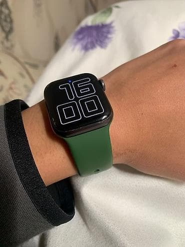 Акылдуу сааттар: Apple Watch с прямоугольным дисплеем и цифровой коронкой. На фото — — 1