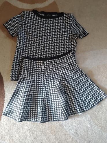 Двойка. ткань плотный трикотаж с дорогой фирмы. размер 44 46. одела at lalafo.kg Двойка. ткань плотный трикотаж с дорогой фирмы. размер 44 46. одела