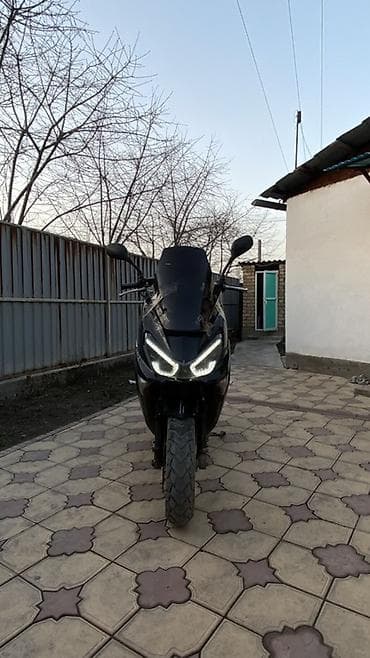 Макси-скутер 150 куб. см, Бензин, Б/у at lalafo.kg Макси-скутер 150 куб. см, Бензин, Б/у