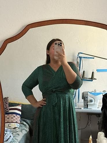 Жеке буюмдар: Изумрудное вечернее платье макси с поясом и блеском. Характеристики — 1