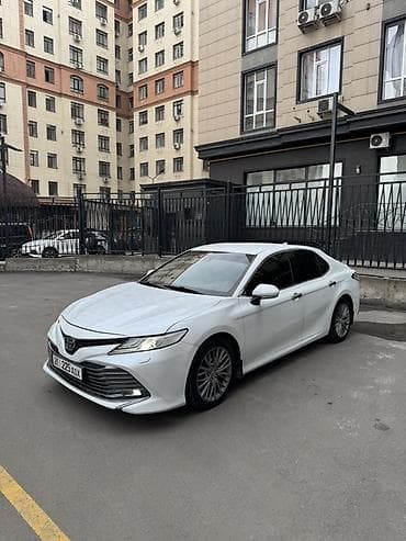 mersedes e320: Toyota Camry: 2018 г., 2.5 л, Автомат, Бензин, Седан — 5
