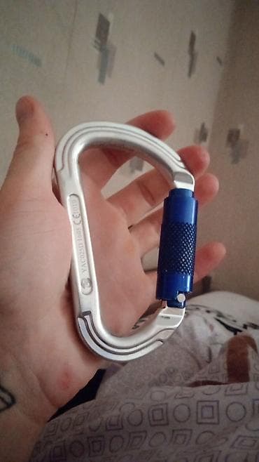 Алюминиевый карабин с автоматической муфтой - Форма: D‑образный -