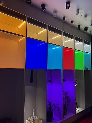 projector screen: Модульная стеновая система со встроенными шкафами и нижней подсветкой — 5