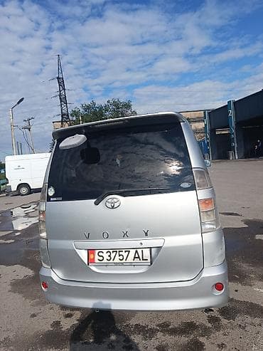 tesla s: Toyota Voxy: 2002 г., Минивэн — 3