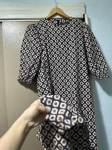 Платье миди с принтом - Свободный А-силуэт с ярусной (многоярусной) — 2