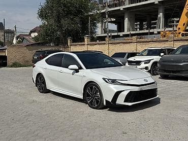 Toyota Camry: 2024 г., 2 л, Автомат, Гибрид, Седан