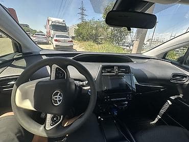 Продажа авто: Toyota Prius: 2017 г., 1.8 л, Автомат, Гибрид, Хэтчбэк — 8