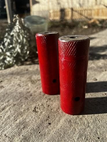 Генераторлор: Пара стальных насадок/втулок цилиндрической формы, покрашенных в — 1